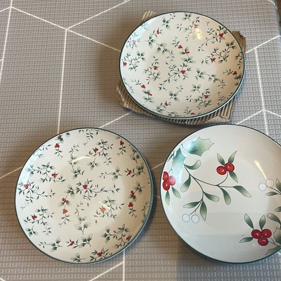 Pfaltzgraff

Winterberry 3-Piece Appetizer Plate Set - Picture 3 of 3